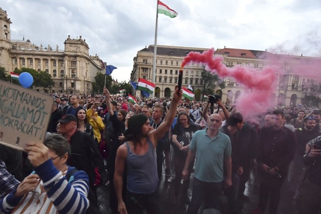 V Budimpešti tisoči protestirali proti Orbanu 