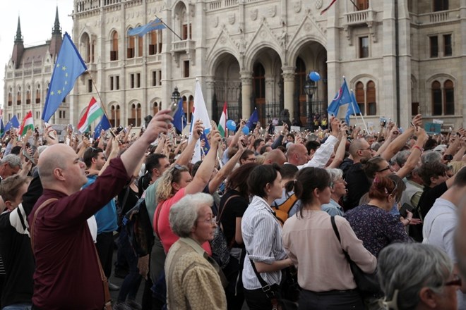 V Budimpešti tisoči protestirali proti Orbanu 
