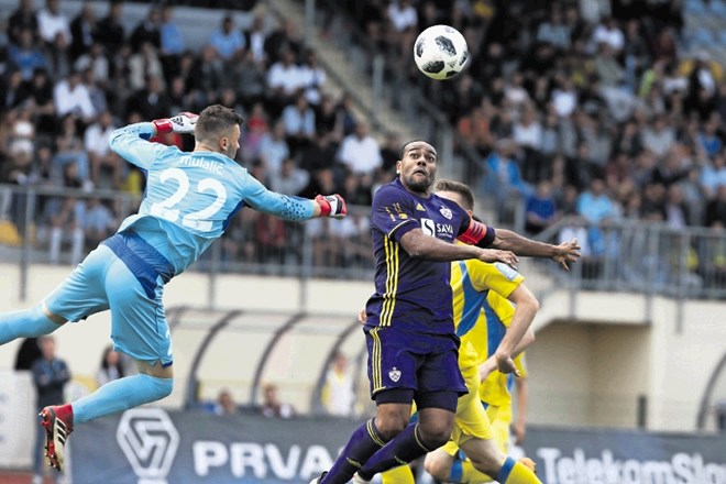 Prvi strelec lige Marcos Tavares je Mariborčane z golom v izdihljajih tekme proti Domžalam rešil pred porazom.