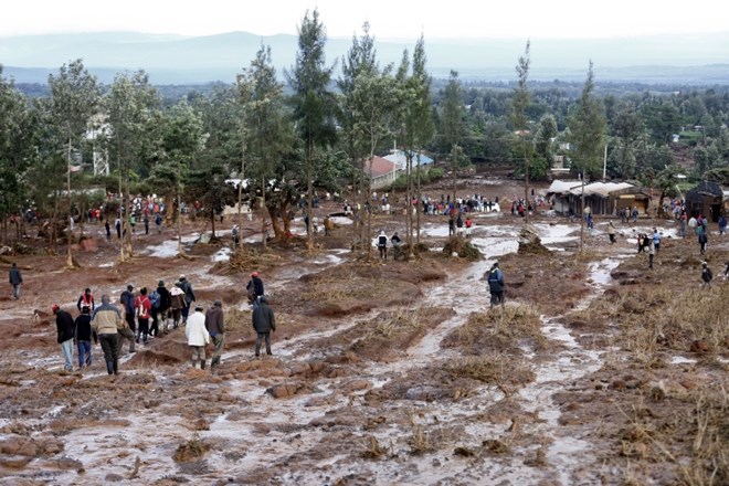 #foto V Keniji popustil jez, umrlo več deset ljudi