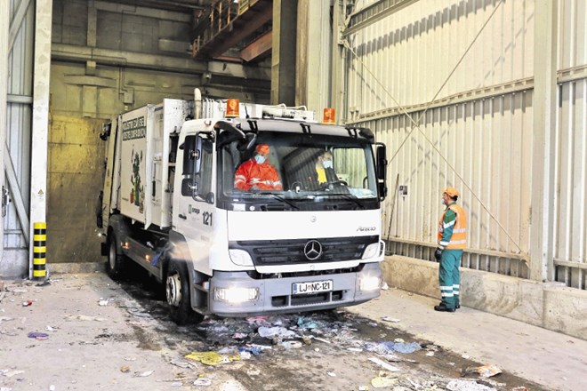 Največ tovornjakov z odpadki v RCERO Ljubljana pripelje v prvi polovici tedna.