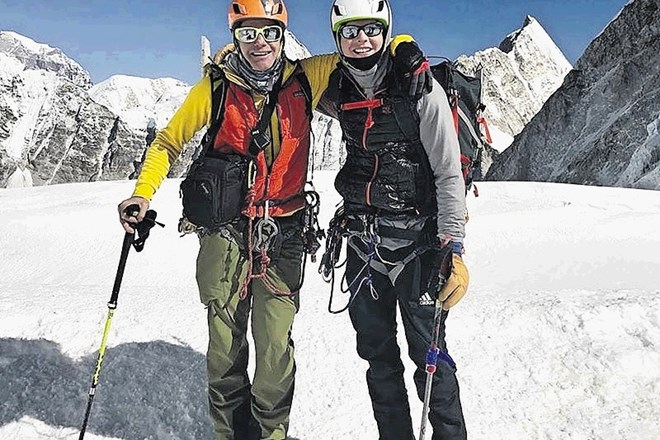 Ameriška alpinista Willie Benegas in Matt Moniz med vzponom na Everest sodelujeta v raziskovalnem projektu.