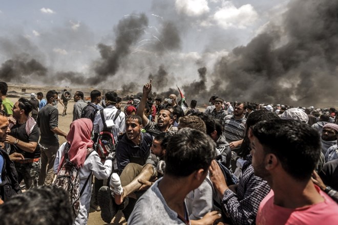 Spopad na meji med Izraelom in Gazo: ubitih najmanj 52, več kot 2400 ranjenih  