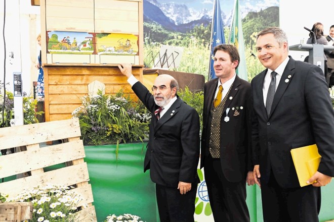 Čebelarji in drugi udeleženci prve slovesnosti ob svetovnem dnevu čebel na Breznici so opozorili, da je svet veliko bolj...