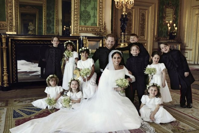 #foto Harry in Meghan objavila uradne fotografije s sobotne poroke