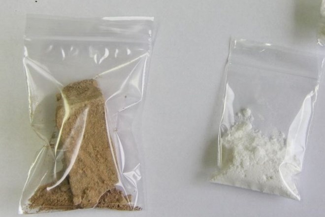V okviru preiskave so kriminalisti zasegli približno polovico kilograma heroina in kokaina.