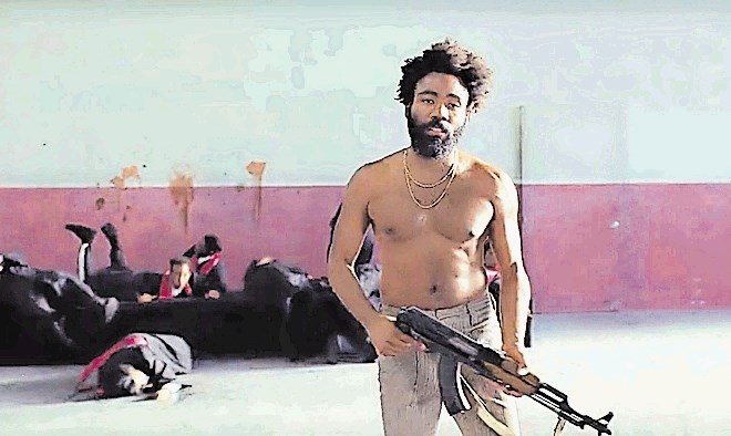 Donald Glover kot alter ego Childish Gambino v videospotu This is America