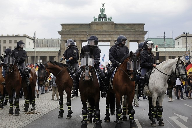 #foto #video Berlinske ulice v znamenju protesta skrajne desnice in njenih nasprotnikov