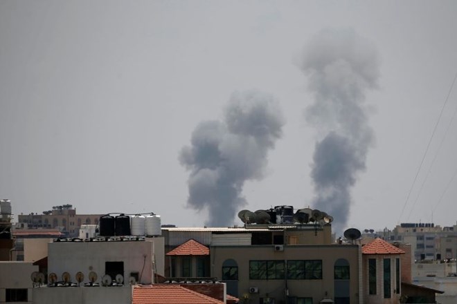 Več izstrelkov iz Gaze na jug Izraela, Netanjahu zagrozil s silovitim odzivom