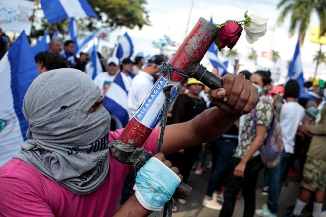 #foto #video Na sto tisoče ljudi na protestih proti vladi v Nikaragvi, umrlo že pet ljudi