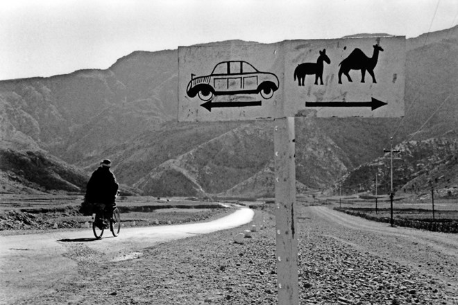 Marc Riboud, Cesta čez prelaz Kiber, Afganistan, 1955: »Prelaz Kiber med Afganistanom in Pakistanom sem prečkal leta 1955. In...