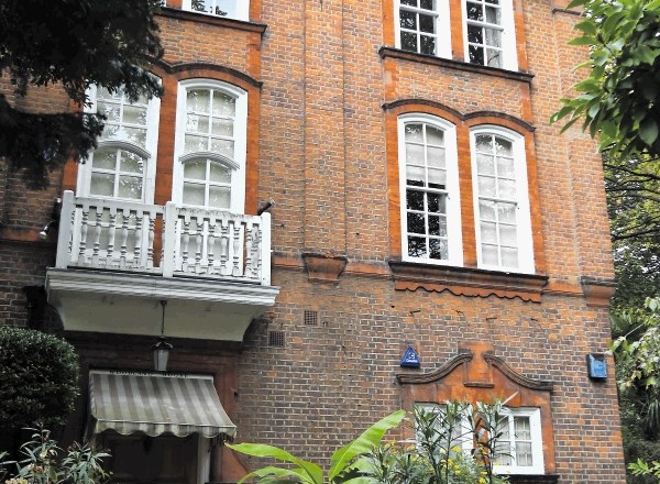 Sosednji hiši Robbieja Williamsa in Jimmyja Paga v londonskem Kensingtonu