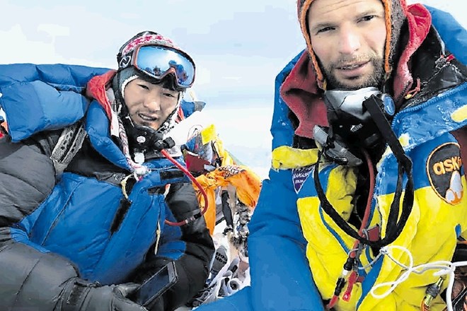 Taras Pozdnii, ukrajinski gornik, je na vrhu Everesta zakopal za 50.000 dolarjev kriptokovancev.