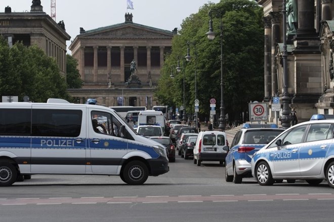 #foto #video V Berlinski katedrali policist streljal na moškega