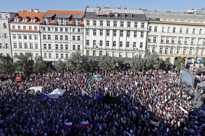 #foto Na Češkem protesti proti vlogi komunistov v novi vladi