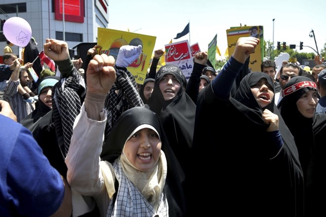 #foto Tisoči Irancev na protestih v podporo Palestincem, v Gazi ponovni izgredi 