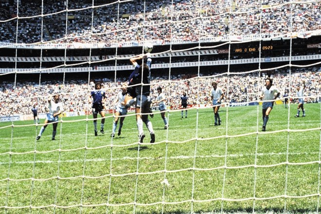 Potem ko je na njem Brazilija leta 1970 s Pelejem prišla do naslova svetovnega prvaka, je stadion Azteca v Mehiki leta 1986...
