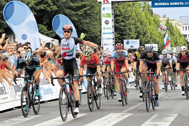 Na cilju prve etape jubilejne 25. dirke Po Sloveniji v Murski Soboti: zmagal je Italijan Simone Consonni.