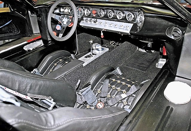 Ford GT40: Bolehanje za klavstrofobijo je bilo prepovedano