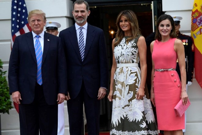 Ameriški predsednik Donald Trump, španski kralj Felipe VI, Melania Trump in španska kraljica Letizia pred vhodom v Belo...