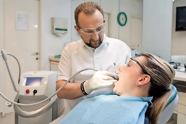 Zobozdravnik, ki je iz pacientov izgnal strah
