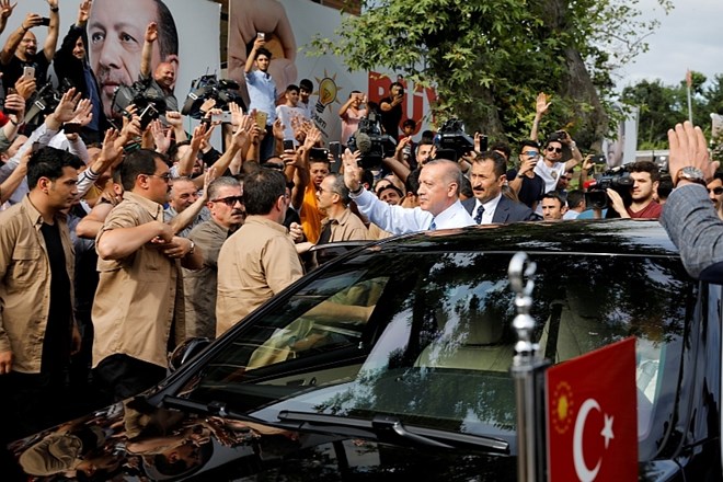 Erdogan je po prvem delu preštetih glasov na volitvah prejel 58,76-odstotno podporo
