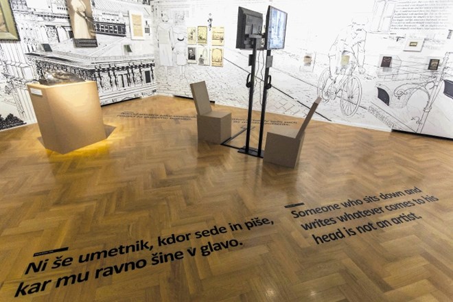 Razstava v Mestnem muzeju Ljubljana je postavljena v obliki stripa, glede na Cankarjevo literarno dediščino so tudi stoli in...