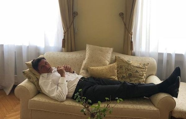 Predsednik republike Borut Pahor oziroma njegova ekipa dežurnih komedijantov se na instagramu nikdar ne ustrašijo...