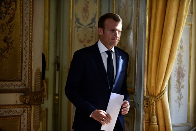 Francoska vlada predstavila načrte za enomesečno služenje državi