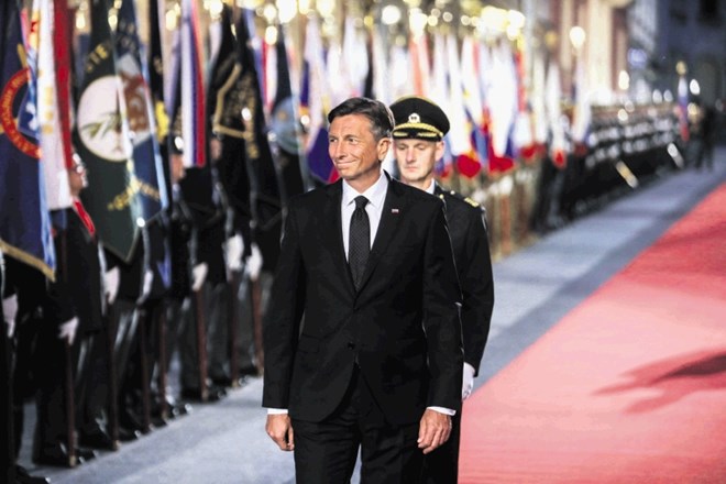 Predsednika Boruta Pahorja iz predsedniške palače začasno selijo v Vilo Podrožnik, kjer bo zaradi okrnjene kvadrature težje...