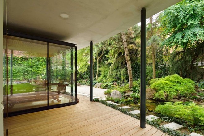 Hiša na Viču v Ljubljani pred radovednimi očmi skriva čudovit japonski vrt  