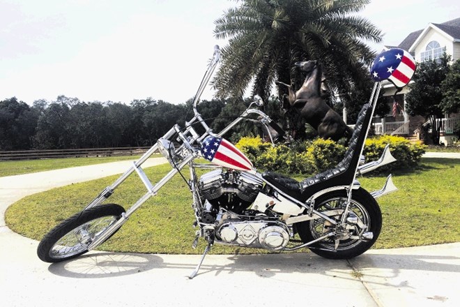 Harley-Davidson Hydra-Glide: Laži in prevare o ameriškem kapitanu