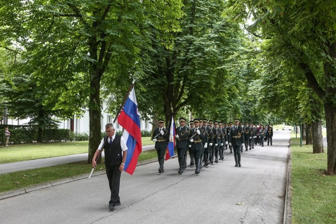 #foto Štefko Drolc pokopali z državnimi častmi 