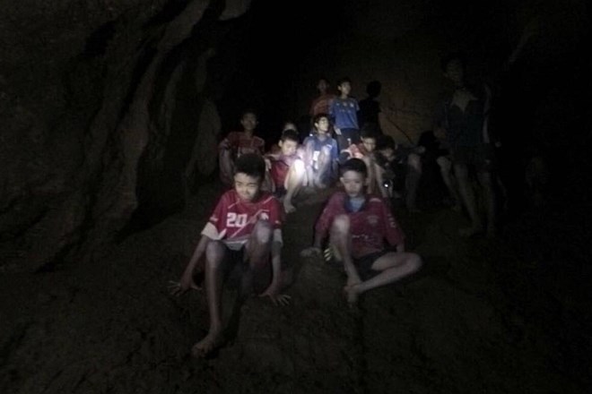 Od 23. junija v jami ujeti dečki sanjarijo o ocvrtih zrezkih. Kdaj si jih bodo lahko privoščili, zaenkrat še ni znano.
