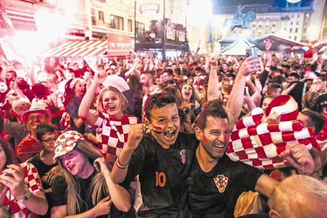 Slavje po novi uvrstitvi Hrvaške v polfinale svetovnega nogometnega prvenstva je bilo nepopisno.