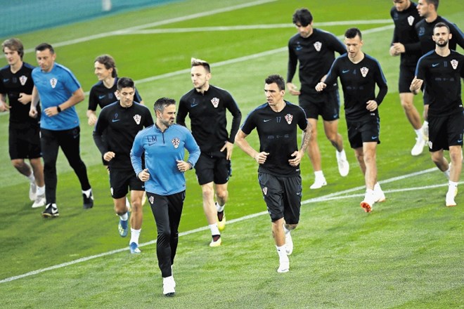Hrvaški nogometaši so v ponedeljek trenirali brez soigralcev Dejana Lovrena, Danijela Subašića in Šimeta Vrsaljka.