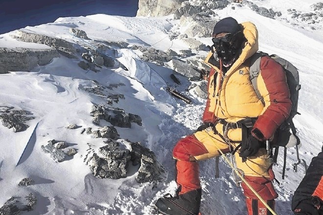 Na pobočjih Everesta leži več kot 300 umrlih alpinistov.