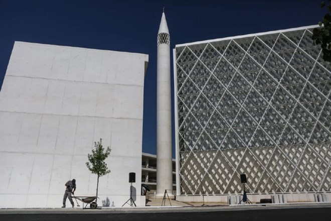 Ljubljanska džamija naj bi bila po novi finančni injekciji iz Katarja dokončana prihodnje leto.