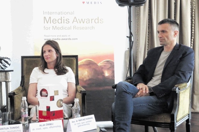 Oftalmologinja Alja Črnej in doc. dr. Matjaž Homan sta si prislužila Medisovo nagrado za izjemne dosežke v medicini na...