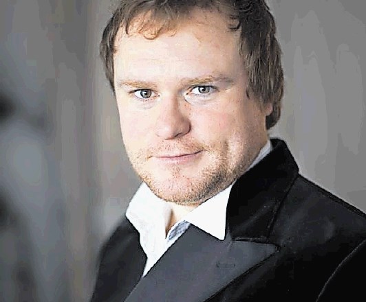 Tenorist Sergej Skorohodov je operni prvak slovitega sanktpeterburškega Marijinega gledališča.