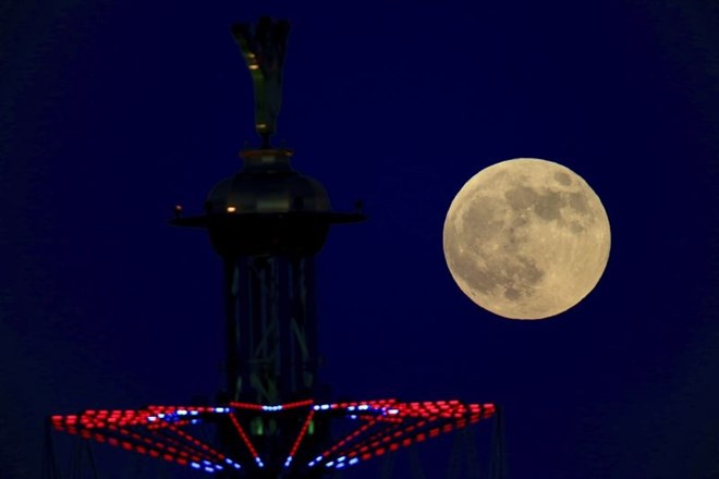 »Krvava« Luna nad Tel Aviviom. AP