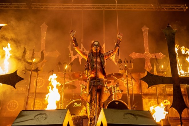 Švedski band Watain je priredil nočni ritual.