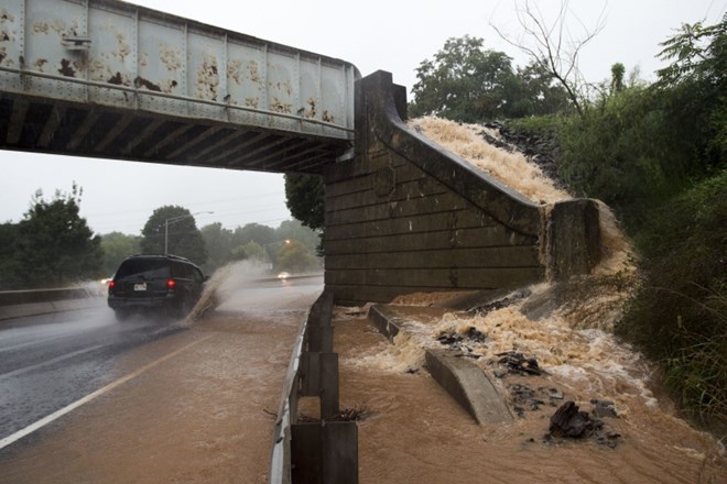 Obilno deževje v Virginiji ogrozilo stabilnost jezu pri Lynchburgu