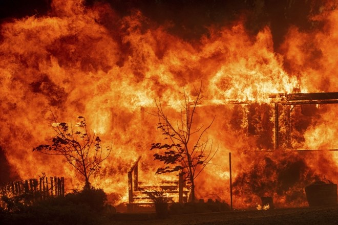 #foto V Kaliforniji divja največji požar v zgodovini te države