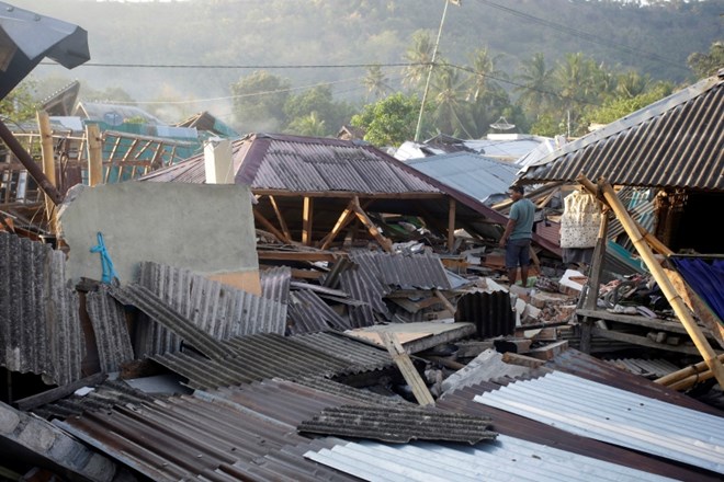 Indonezijski Lombok znova stresel močnejši sunek, več kot 300 žrtev 