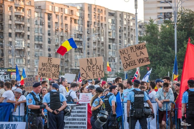 Romunska ulica proti razgradnji sodstva po meri politike