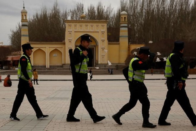 Desetina Ujgurov na  prevzgoji ali internirana, Peking trdi, da preprečuje “Sirijo na kitajskih tleh”