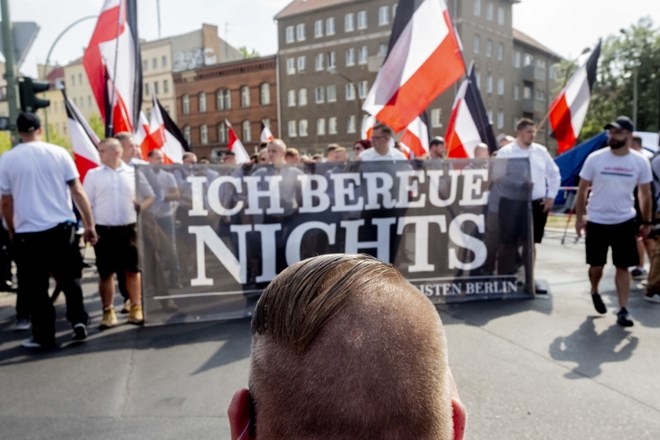 Neonacisti v Berlinu obeležili obletnico smrti Rudolfa Hessa