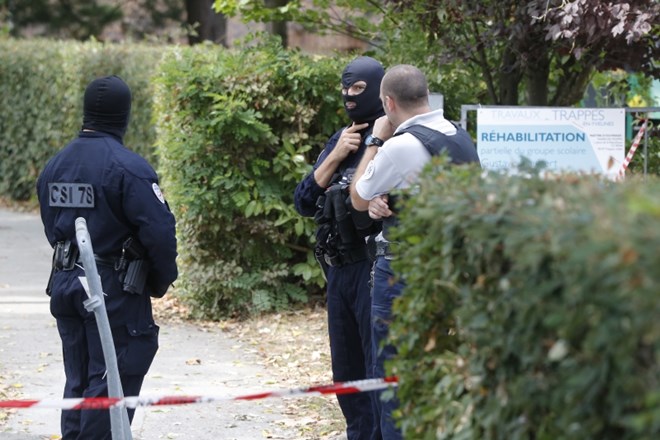 V napadu z nožem v Franciji dva mrtva, en ranjen