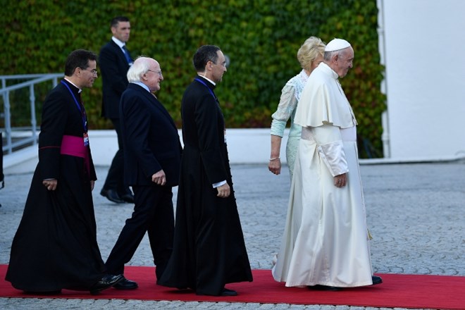 #foto Papež izrazil sram in trpljenje zaradi spolnih zlorab na Irskem  